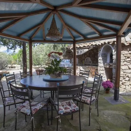 Charming In Olbia With Shared Pool And Garden 포르투로톤도