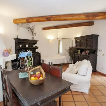 빌라 Charming In Olbia With Shared Pool And Garden 포르투로톤도