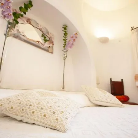 Vila Charming In Olbia With Shared Pool And Garden