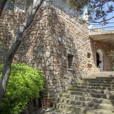 Vila Charming In Olbia With Shared Pool And Garden