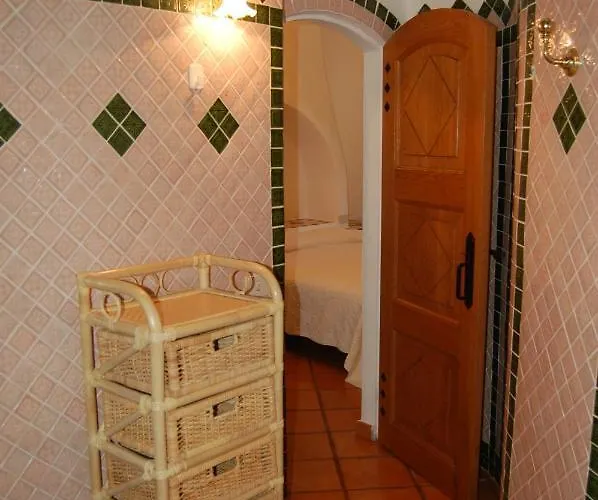 빌라 Charming In Olbia With Shared Pool And Garden