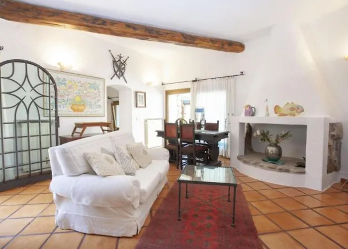 빌라 Charming In Olbia With Shared Pool And Garden *