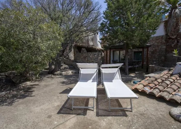 빌라 Charming In Olbia With Shared Pool And Garden 포르투로톤도