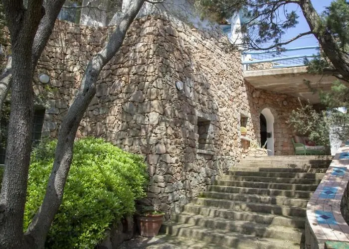 빌라 Charming In Olbia With Shared Pool And Garden