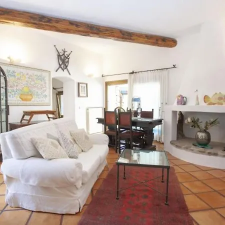 Vila Charming In Olbia With Shared Pool And Garden *