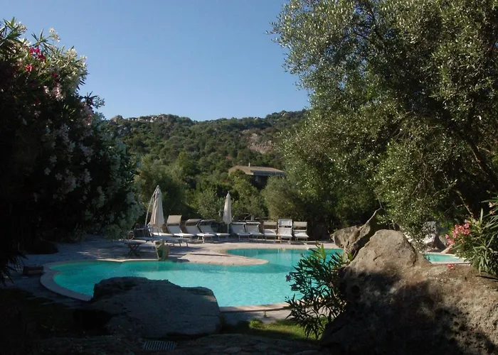 Charming In Olbia With Shared Pool And Garden بورتو روتوندو