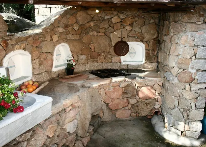 Charming In Olbia With Shared Pool And Garden فيلة *